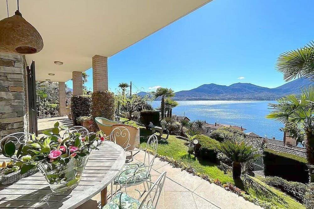 Villa Alborella: A bright four-story villa situated on a promontory facing the lake, with Free Wi-Fi... 1