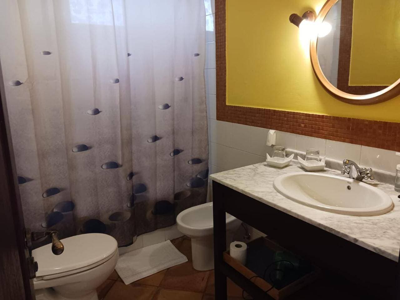 Foto 9 von 20: Twin Room with Private Bathroom