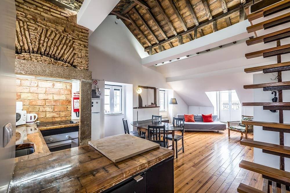 Foto 13 von 20: Alfama, charming attic Terrace with river view - Lisboa vida boa 1