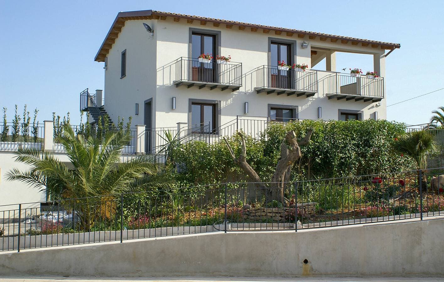 Foto 3 von 13: Luxuriöses Apartment mit AC, Pool, Parkplatz, Garten und Küche