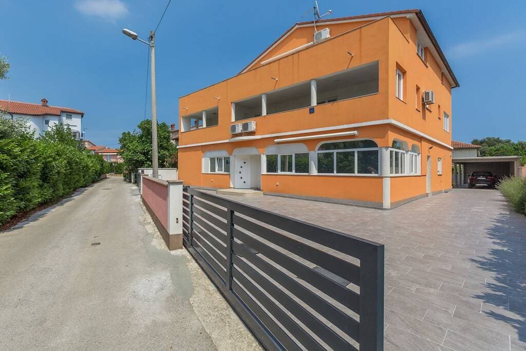 Foto 6 von 23: Ferienwohnung für 4 Personen mit Pool