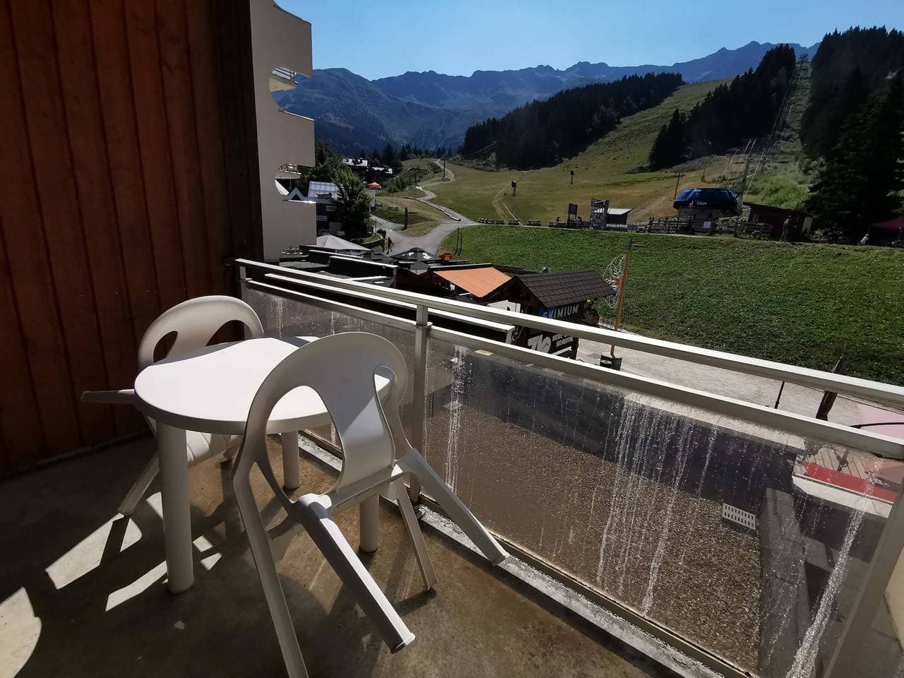 Foto 10 von 15: Gemütliches Studio an der Piste mit Balkon, TV und Skiraum
