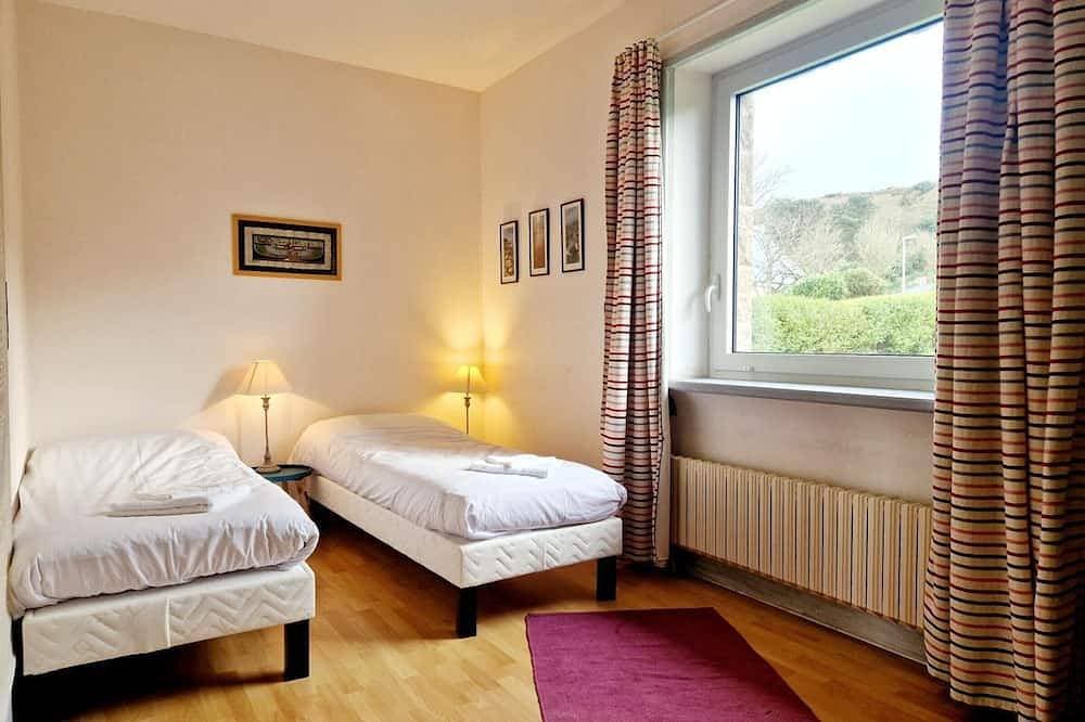 Foto 7 von 30: Geräumiges Haus mit Meerblick, Kamin und Garten