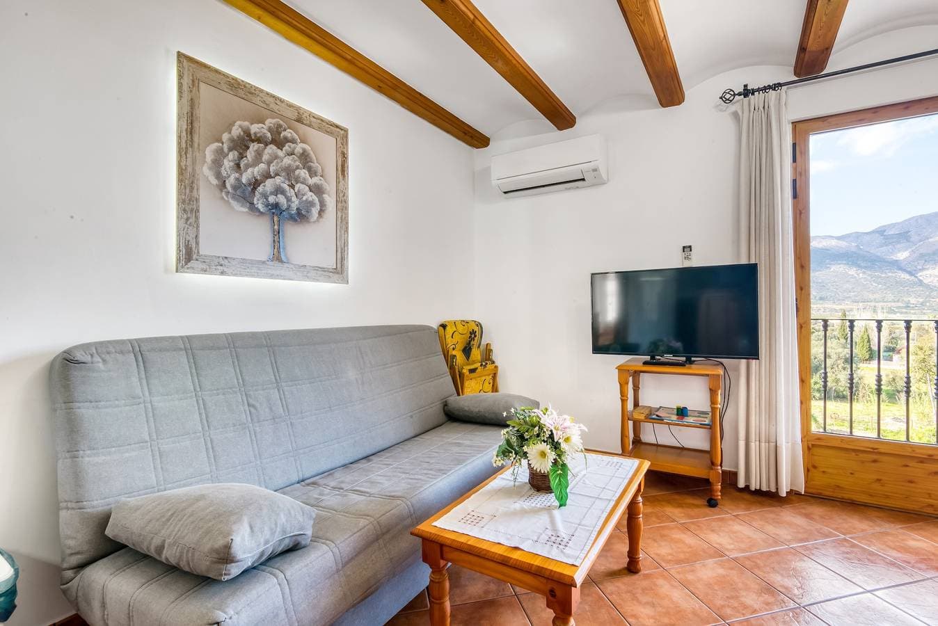 Foto 3 von 31: Ferienwohnung 'Segaria' mit Bergblick, Wi-Fi und Klimaanlage