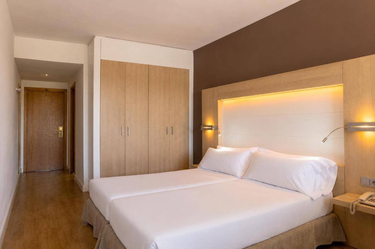 Foto 6 von 12: Double Room with Pool View