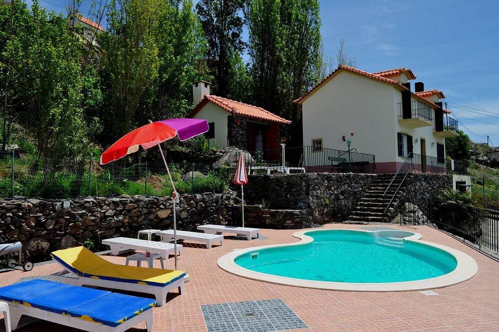 Luxus-Villa am Meer mit privatem Pool, Terrasse und Meerblick 1