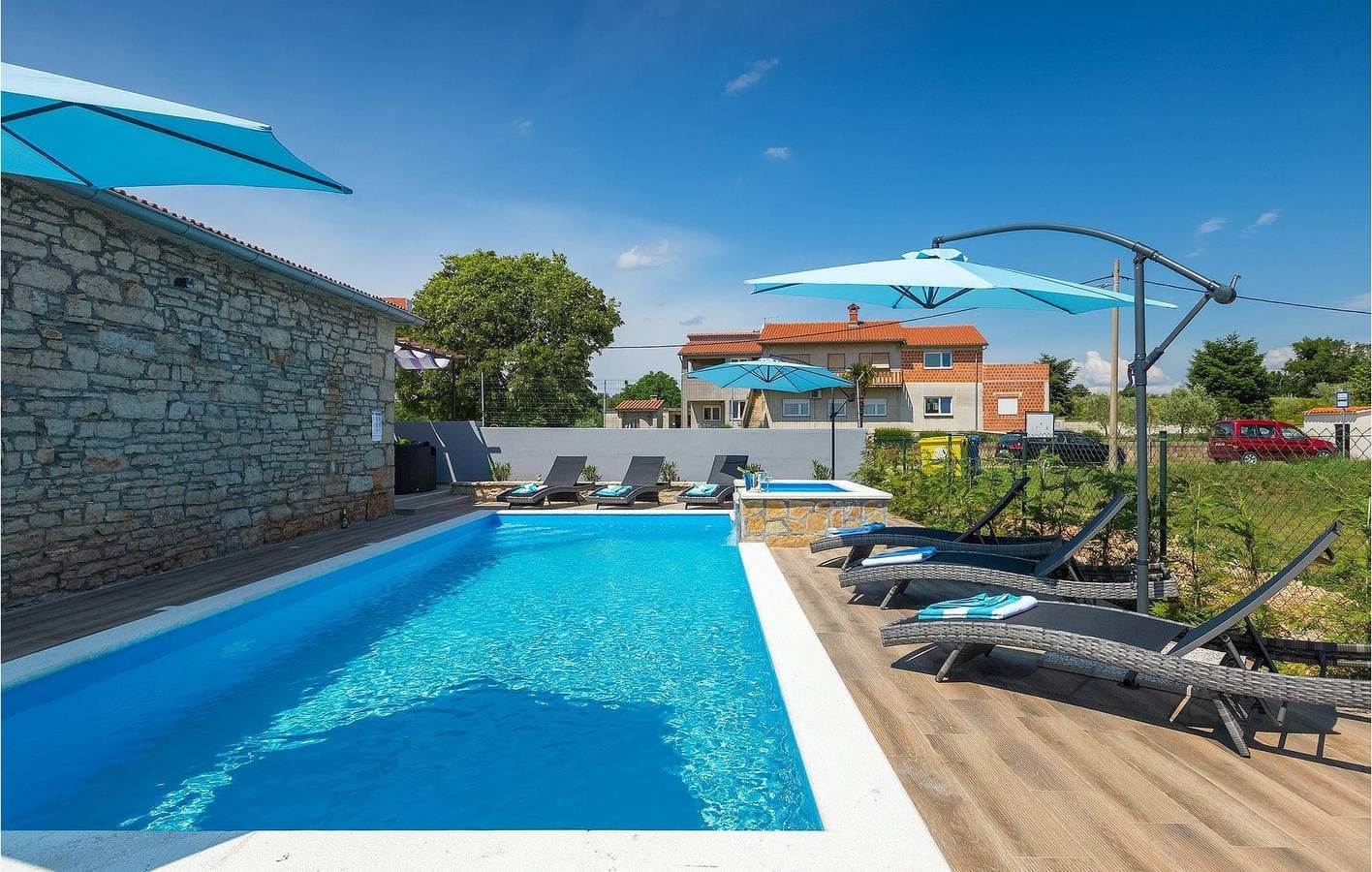 Foto 7 von 46: Geräumige 150 m² große Wohnung mit Pool, WLAN und Parkplatz in Koromani