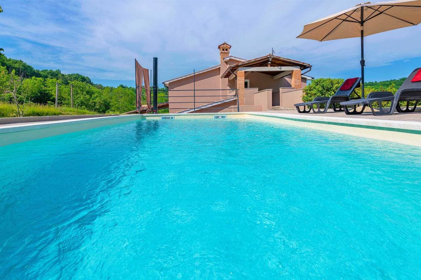 Foto 7 von 30: Familienfreundliche Villa Bonissa in einem ruhigen Dorf mit privatem Pool und großem Garten