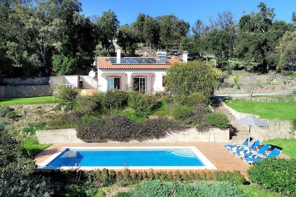 Foto 11 von 26: Schöne Villa mit Pool und herrlichem Blick auf die Küste.