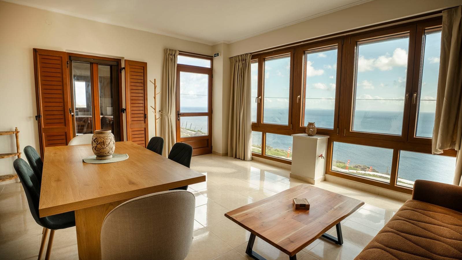 Foto 3 von 38: Villa 'Vignetta Mare: 2-Zimmer-Refugium mit Meerblick, WLAN & Klimaanlage