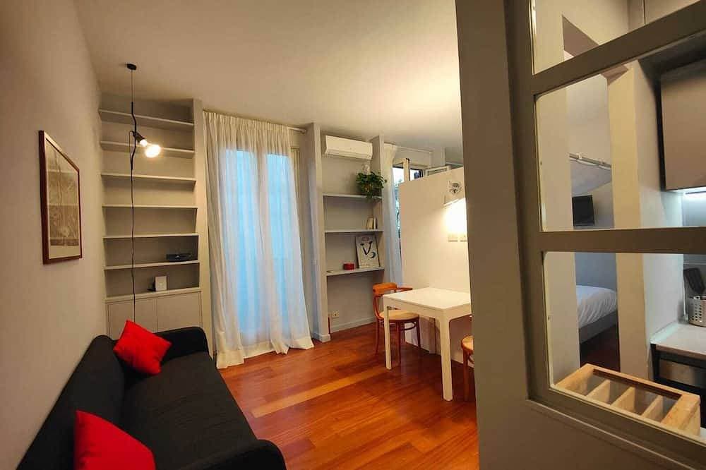 In the heart of Rome, very bright studio apartment in Piazza del Popolo 1