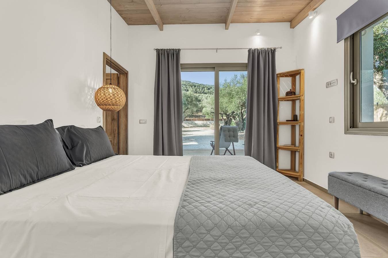 Foto 10 von 33: Ferienhaus 'Natura Oliva House' mit Bergblick, privater Terrasse und WLAN