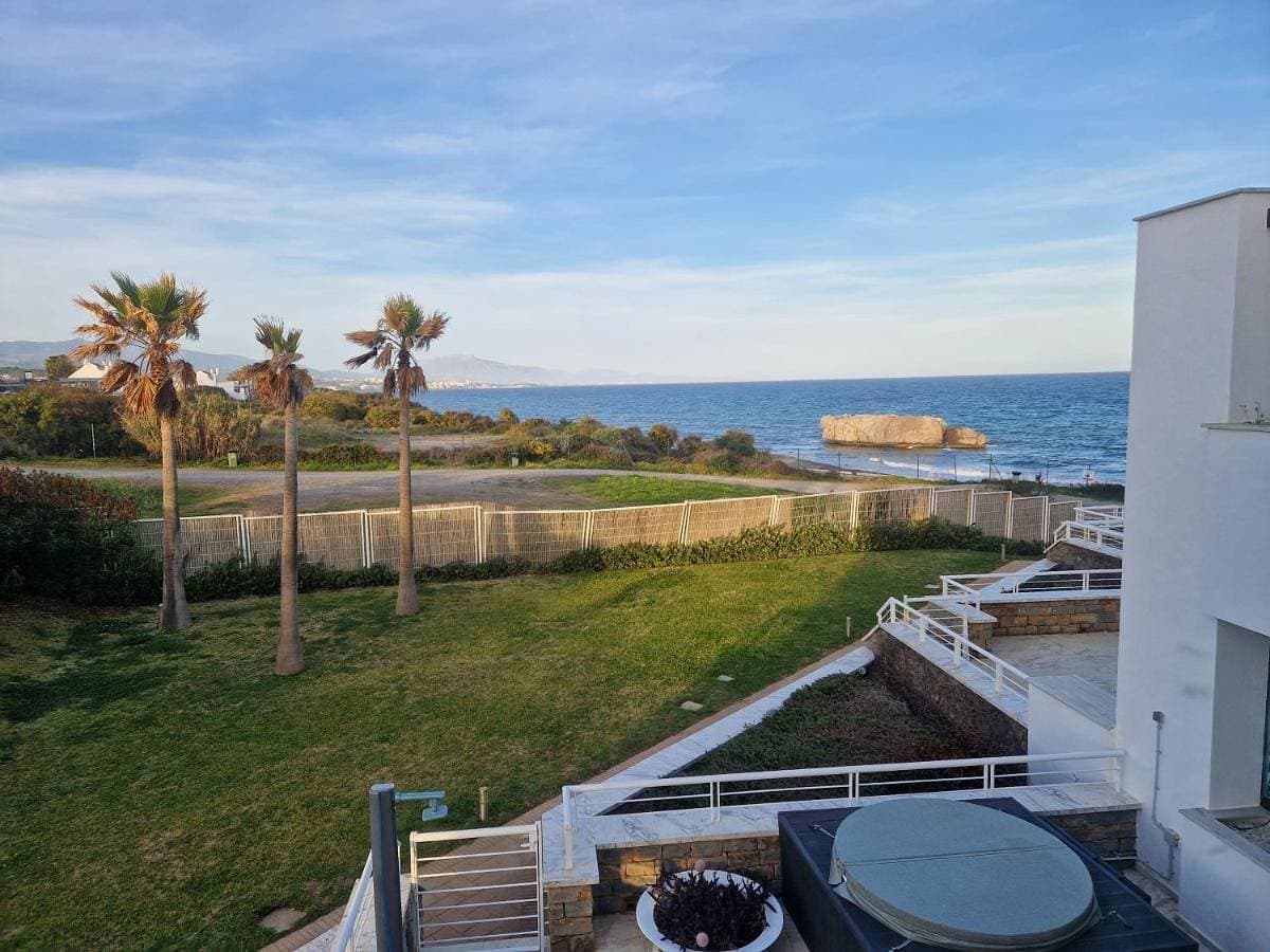 Foto 2 von 20: Two-Bedroom Deluxe Apartment with Ocean View