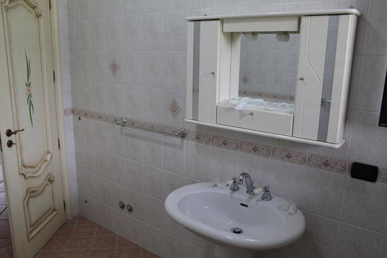 Foto 13 von 13: Double Room with Shared Bathroom