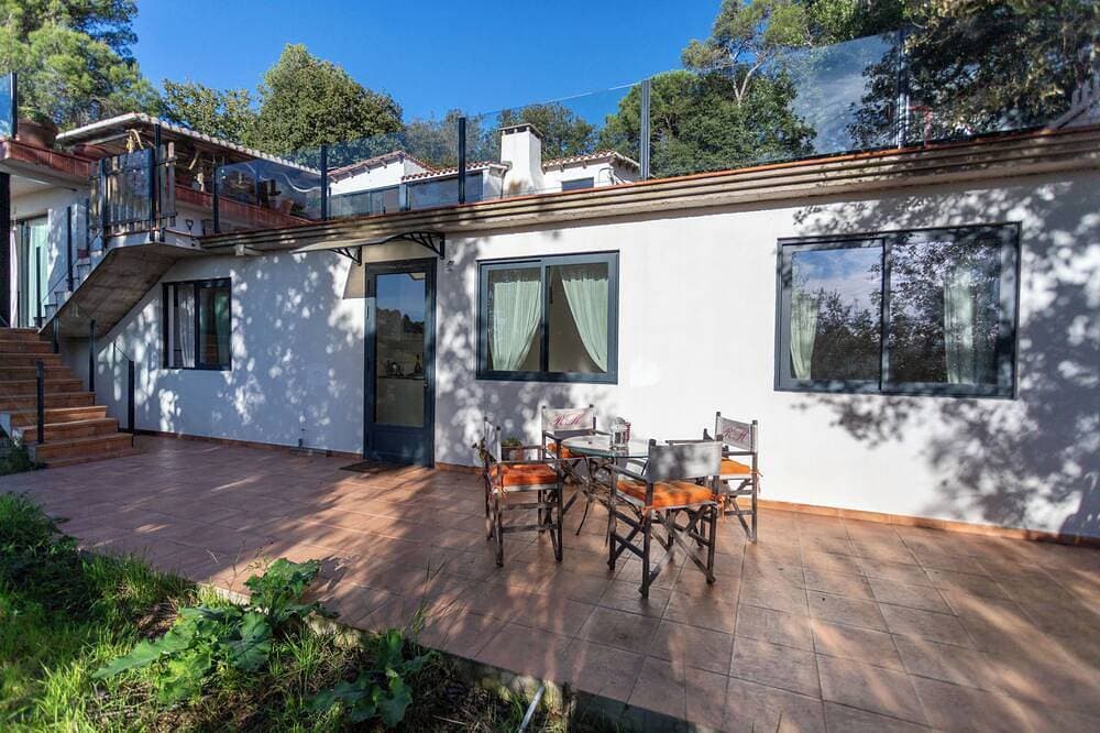 Tranquil Holiday Apartment in Collserola: Nature, Stunning Views, Modern Comfort 1
