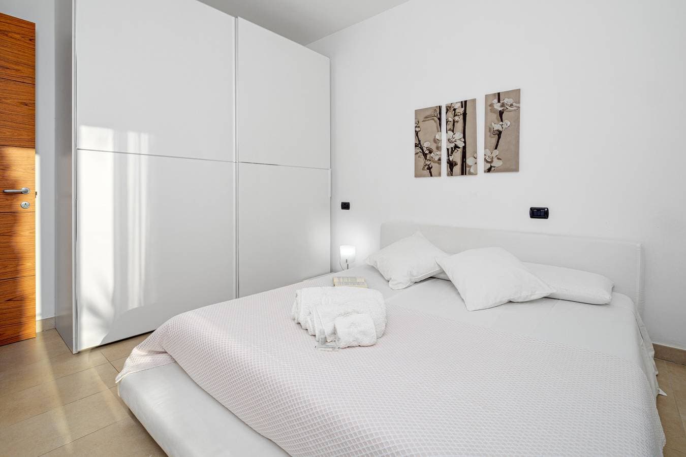 Foto 10 von 27: Geräumige Ferienwohnung "Villa Marconi 6" mit Meerblick, privater Terrasse und Garten