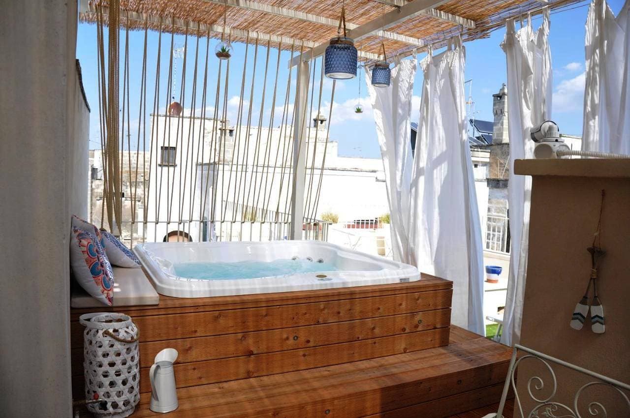 Vico degli Ebrei - affittacamere - Rooftop Jacuzzi 1