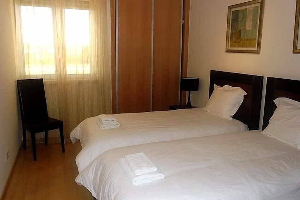 Foto 3 von 12: 2 Schlafzimmer Erdgeschoss moderne Wohnung mit erweitertem Balkon und eigenem Grill