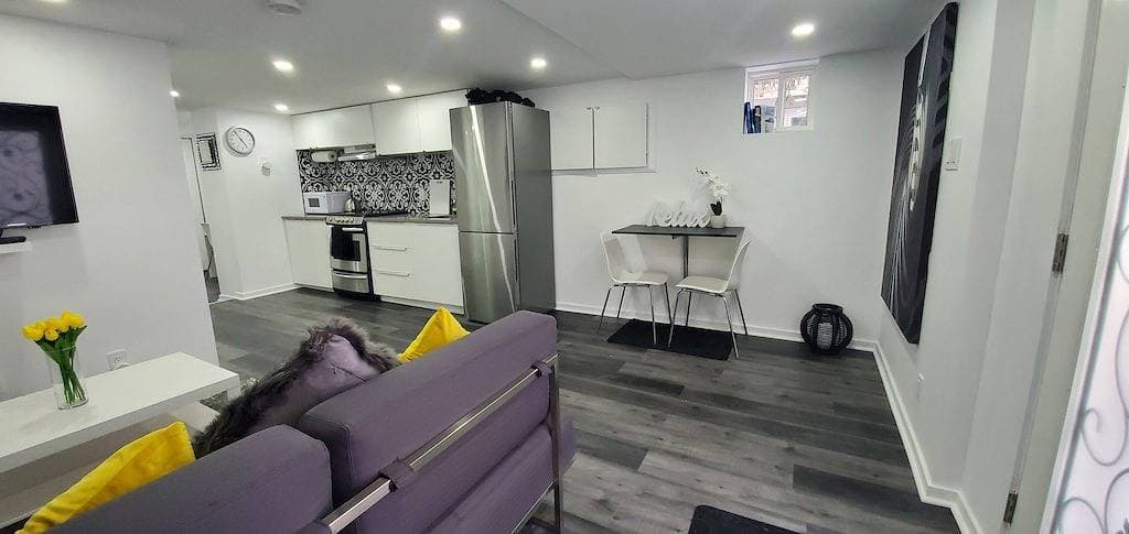 Foto 2 von 19: One bedroom apartment in Toronto's Hip Hotspot