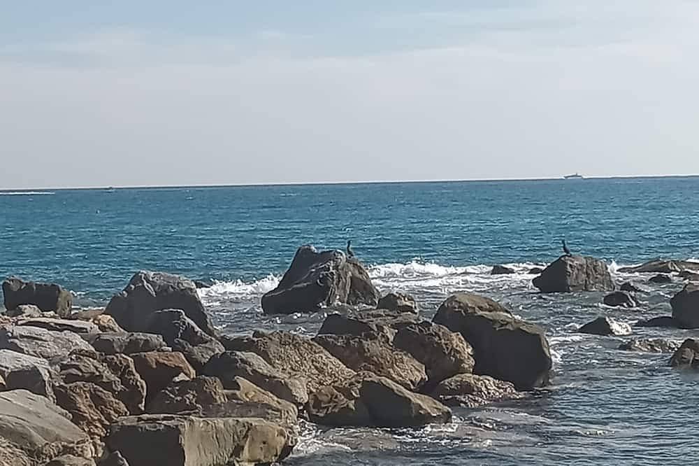 Cozy and quiet lodging in the center two minutes from the Ligurian Sea. 1