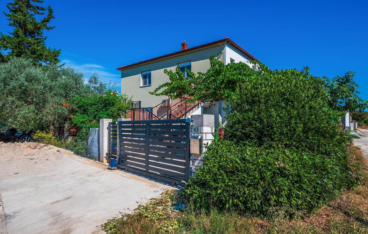 Charmante Ferienwohnung mit Pool und Parkplatz in Galizana, 400 m vom Stadtzentrum entfernt 1