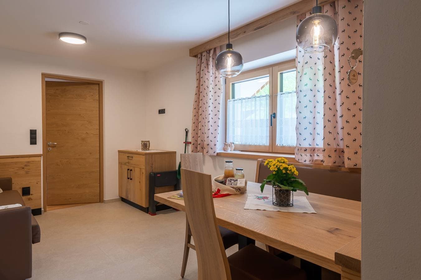 Foto 6 von 34: Ferienwohnung "Planerhof Apartment Alpenrose" mit Bergblick, Gemeinschaftsterrasse und WLAN
