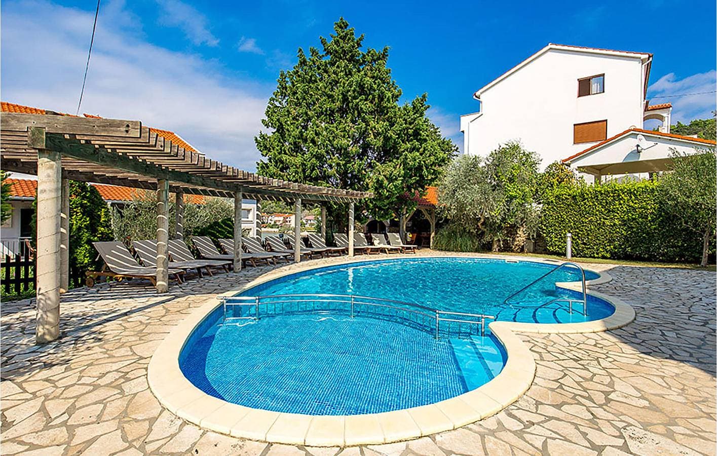 Foto 10 von 23: Charmantes Apartment mit Pool, Terrasse und WLAN – 2 km bis zur Küste