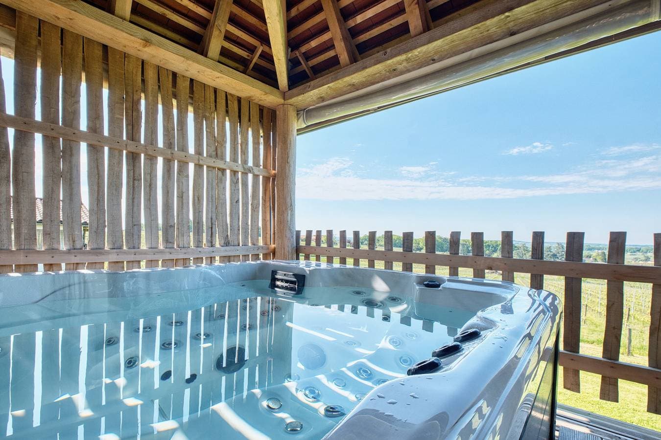 Foto 4 von 28: Hütte 'Muscadelle' mit Gemeinschaftspool, Wi-Fi und Klimaanlage