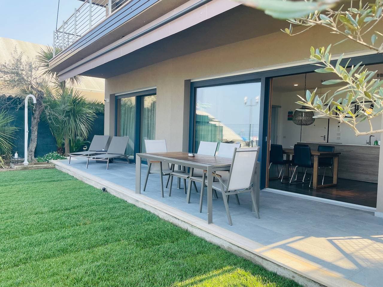 Foto 4 von 26: Ferienwohnung "Bardolino Luxury - Erdgeschoss" mit Seeblick