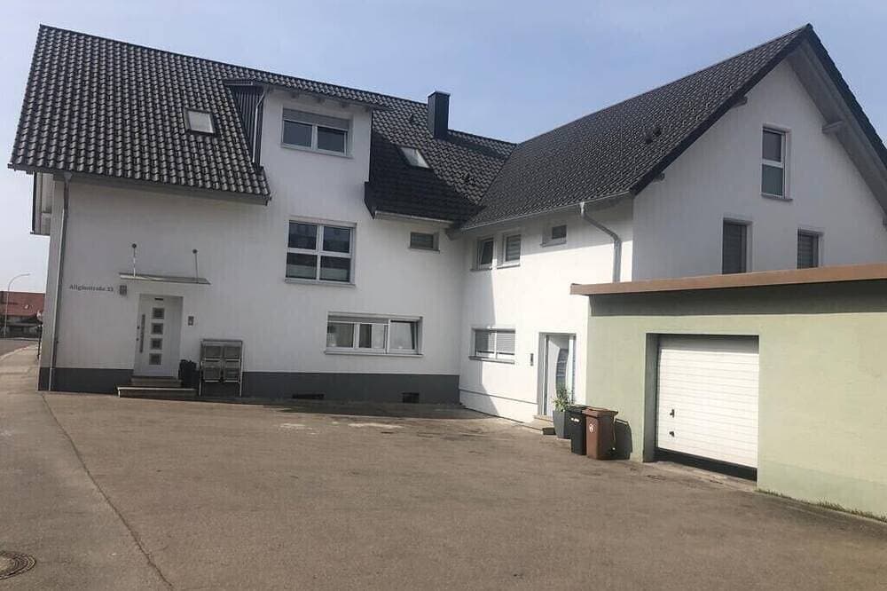 Foto 9 von 13: Moderne, helle Ferienwohnung mit Blick auf weite Landschaft; Parkplatz vorhanden