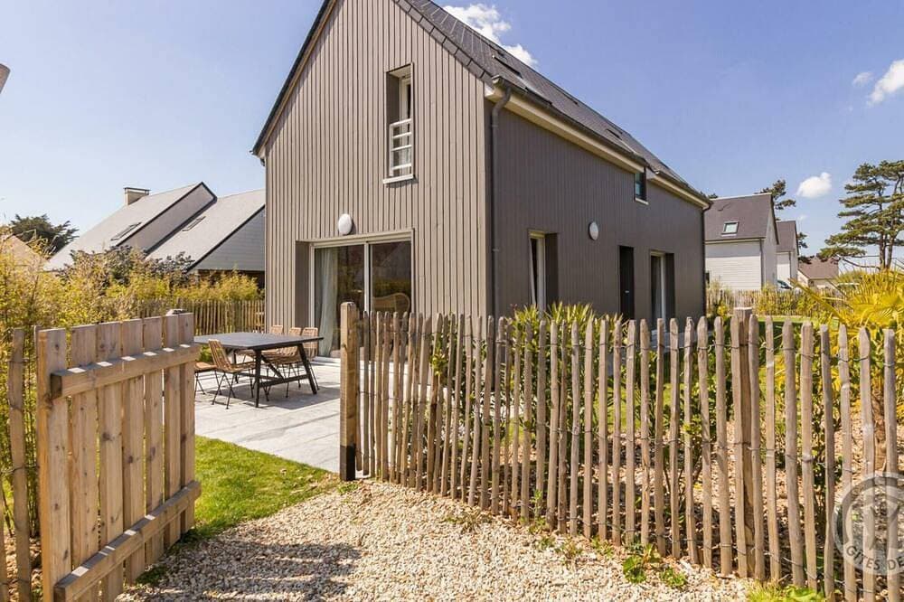 Foto 11 von 17: Zeitgemäßes Haus in Portbail - Privater Garten und Internet Inklusive