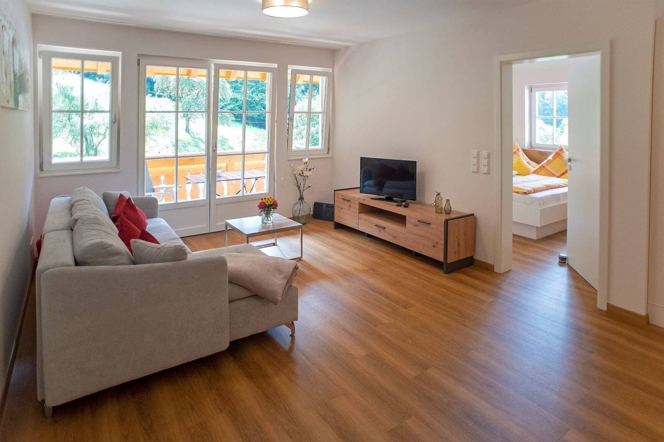 Foto 3 von 17: Ferienwohnung Löwenzahn mit Bergblick, Gemeinschaftsterrasse und WLAN