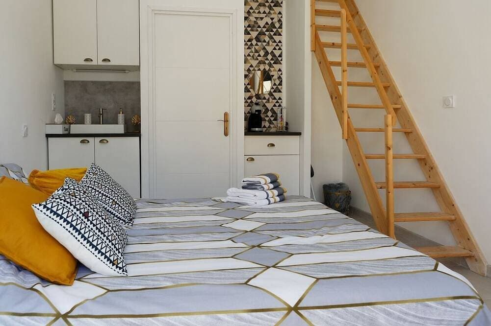 Foto 3 von 30: Vacation rental for 8 to 13 people with a heated indoor pool