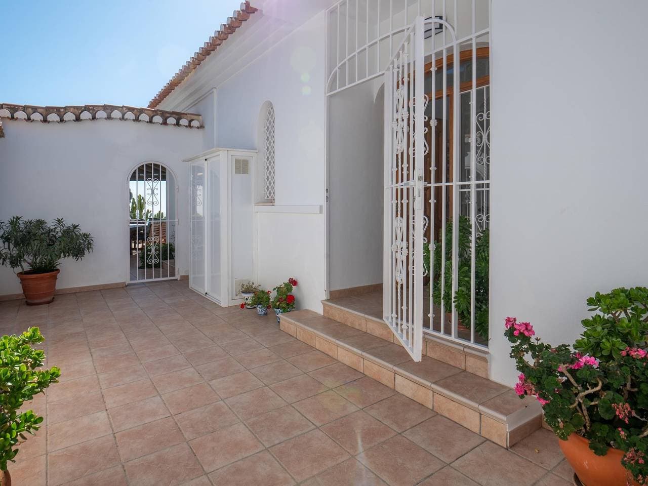 Foto 11 von 35: Luxusvilla mit Jacuzzi.