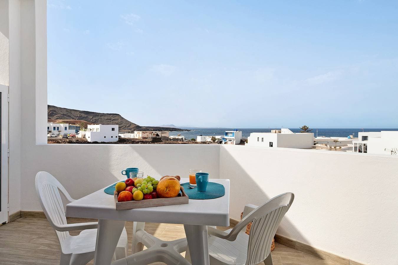 Foto 3 von 22: Ferienhaus "Viviendas El Pescador - Ancla" mit Meerblick, privater Terrasse & WLAN