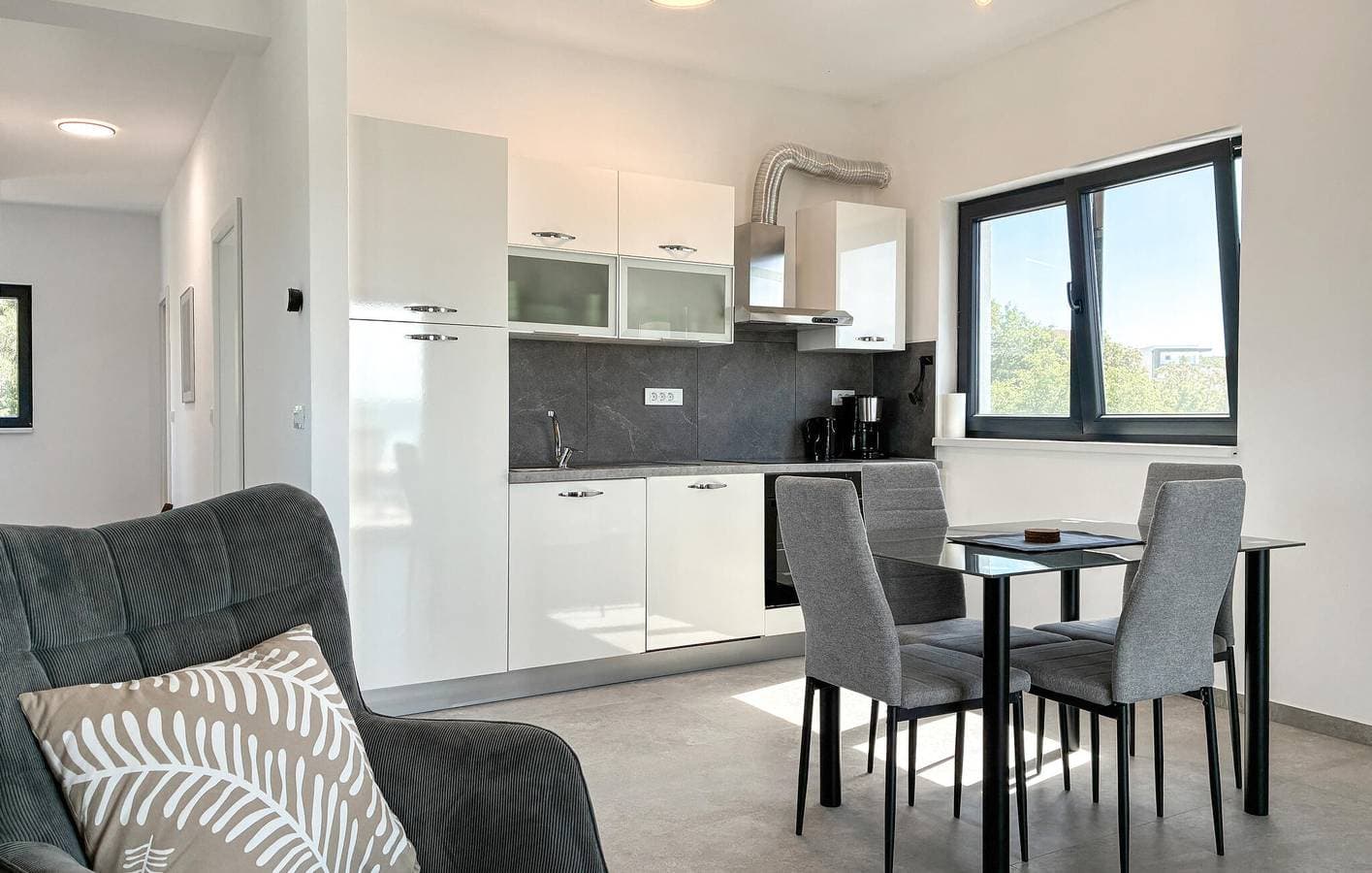 Foto 7 von 26: Gemütliche 1-Zimmer-Wohnung in der Nähe von Novigradsko More mit Außenpool