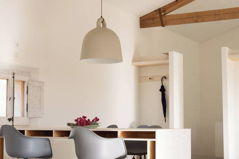 Foto 6 von 10: Charming Design Loft in renovated catalan farmhouse, Cantallops