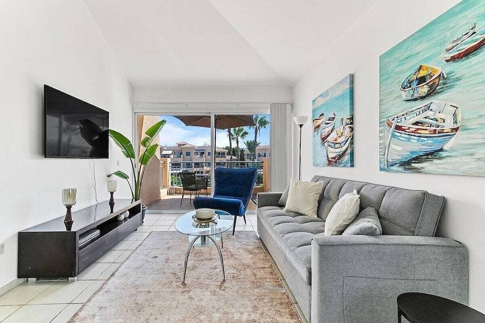 Foto 11 von 27: Modern-Apartment-Poolblick-Eigenes Badezimmer