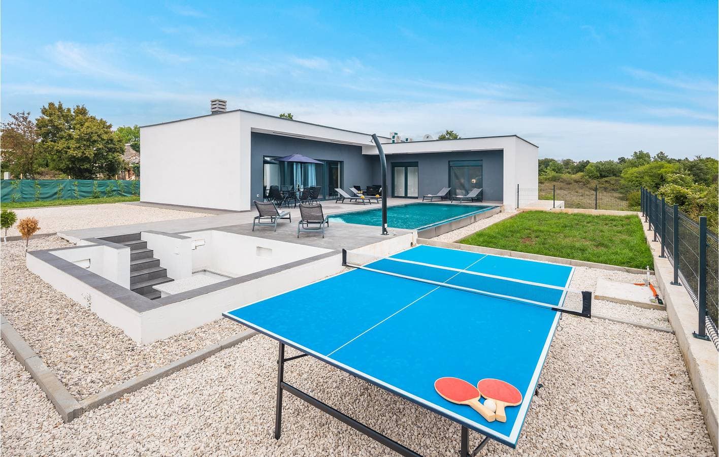 Foto 7 von 32: Schickes 130 m² großes Apartment mit Pool, Terrasse und Parkplatz