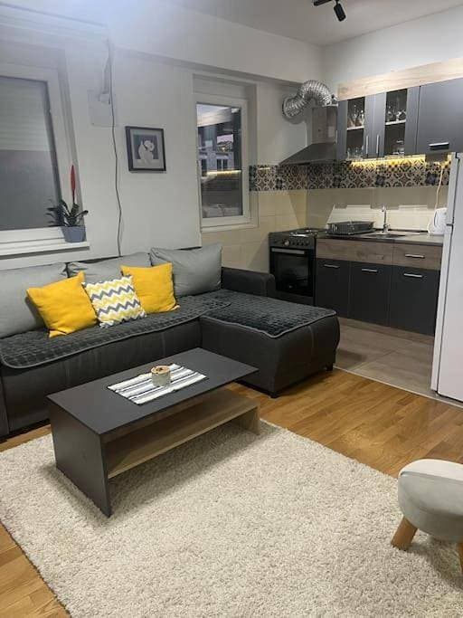 Foto 10 von 12: Cozy Apartment in Skopje