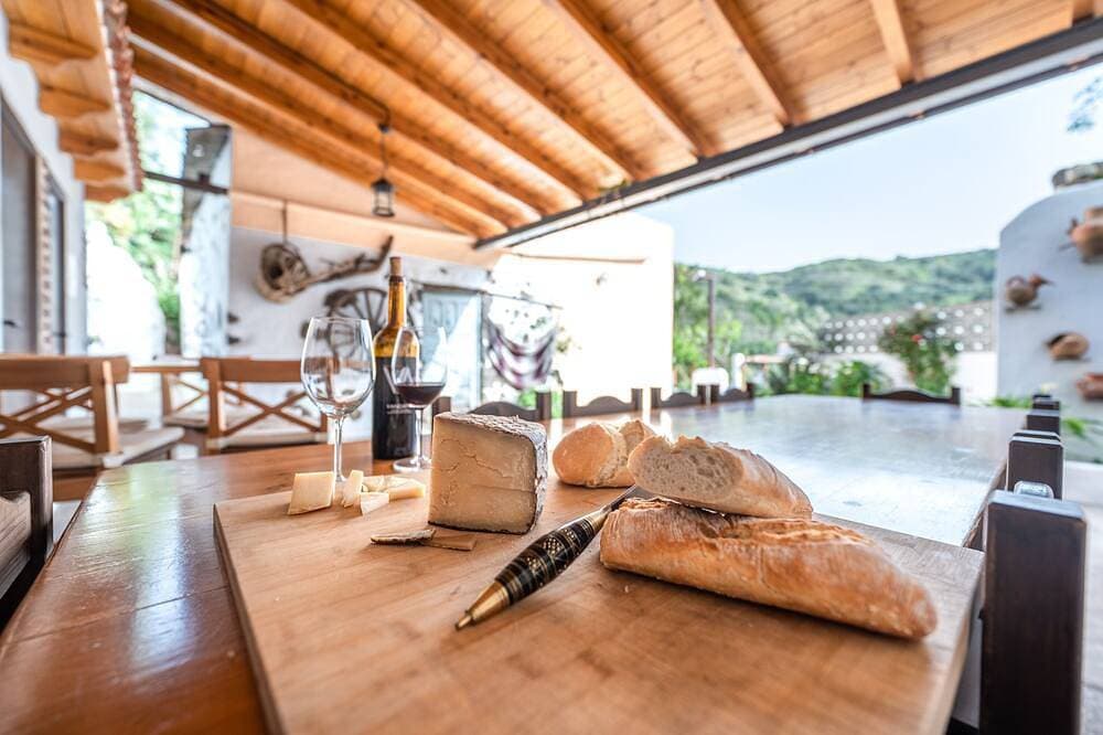 Foto 12 von 30: Quiet and cozy rural house with Jacuzzi and Barbecue