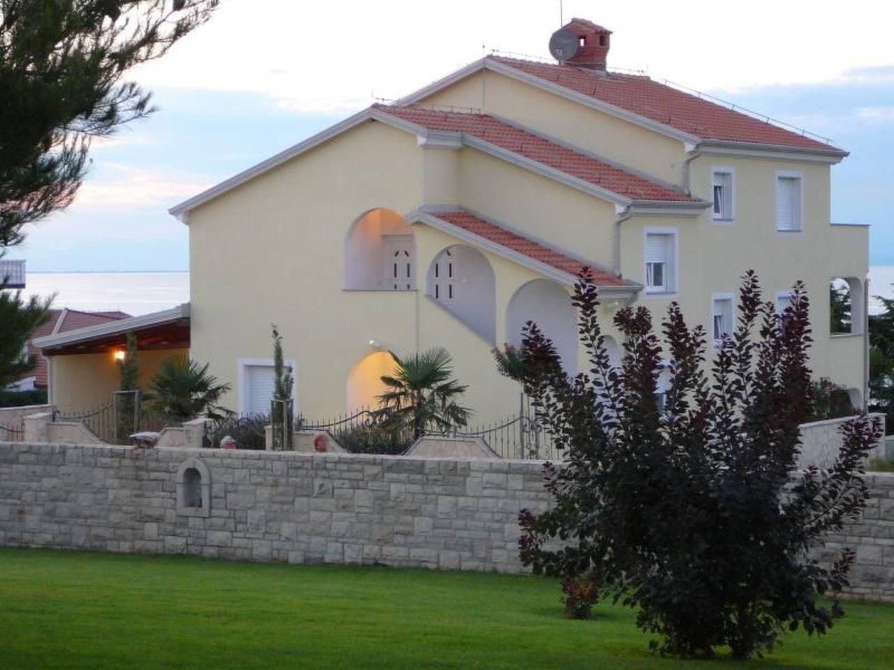 Villa del Golfo, Apartement mit Garten und Pool 1