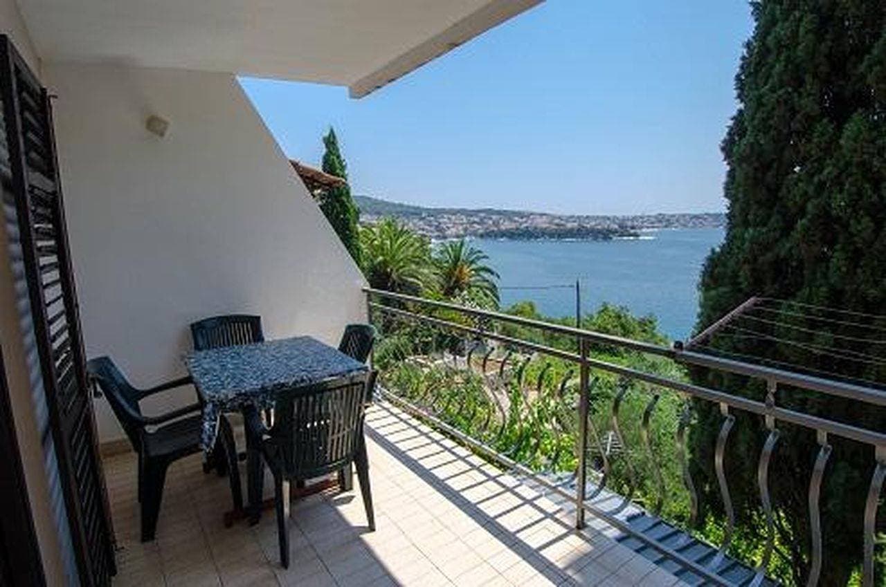 Ferienwohnung in Trogir mit Meerblick, Balkon, Klimaanlage, W-Lan (5055-1) 1