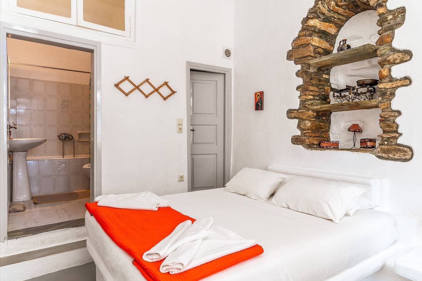 Foto 12 von 20: Ferienhaus 'Apano Vrysi Tinos 2' mit Gemeinschaftsterrasse, WLAN und Klimaanlage