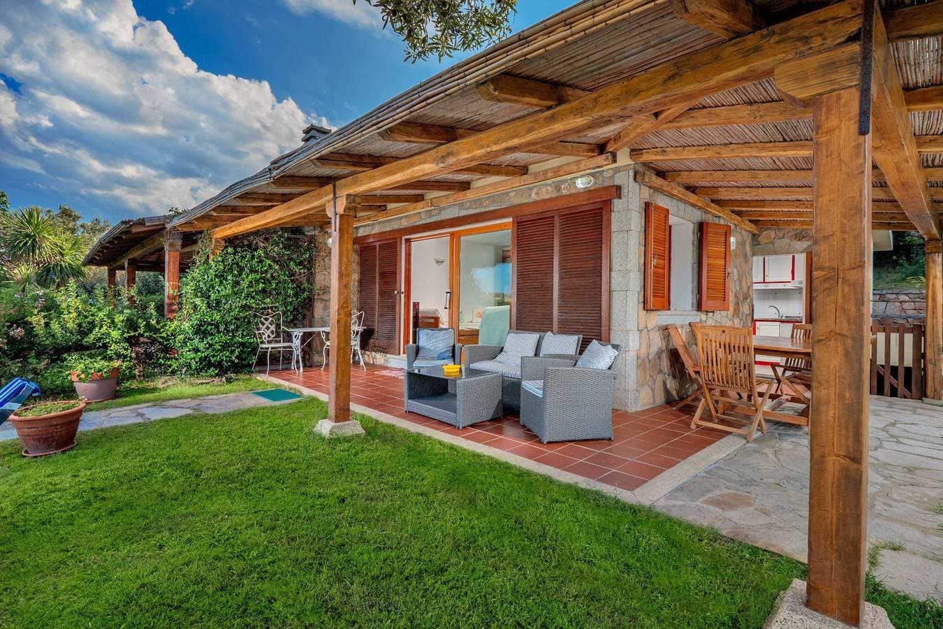 Foto 2 von 25: Landhaus Porto Taverna, 80 m vom Strand entfernt, mit privater Terrasse und Garten