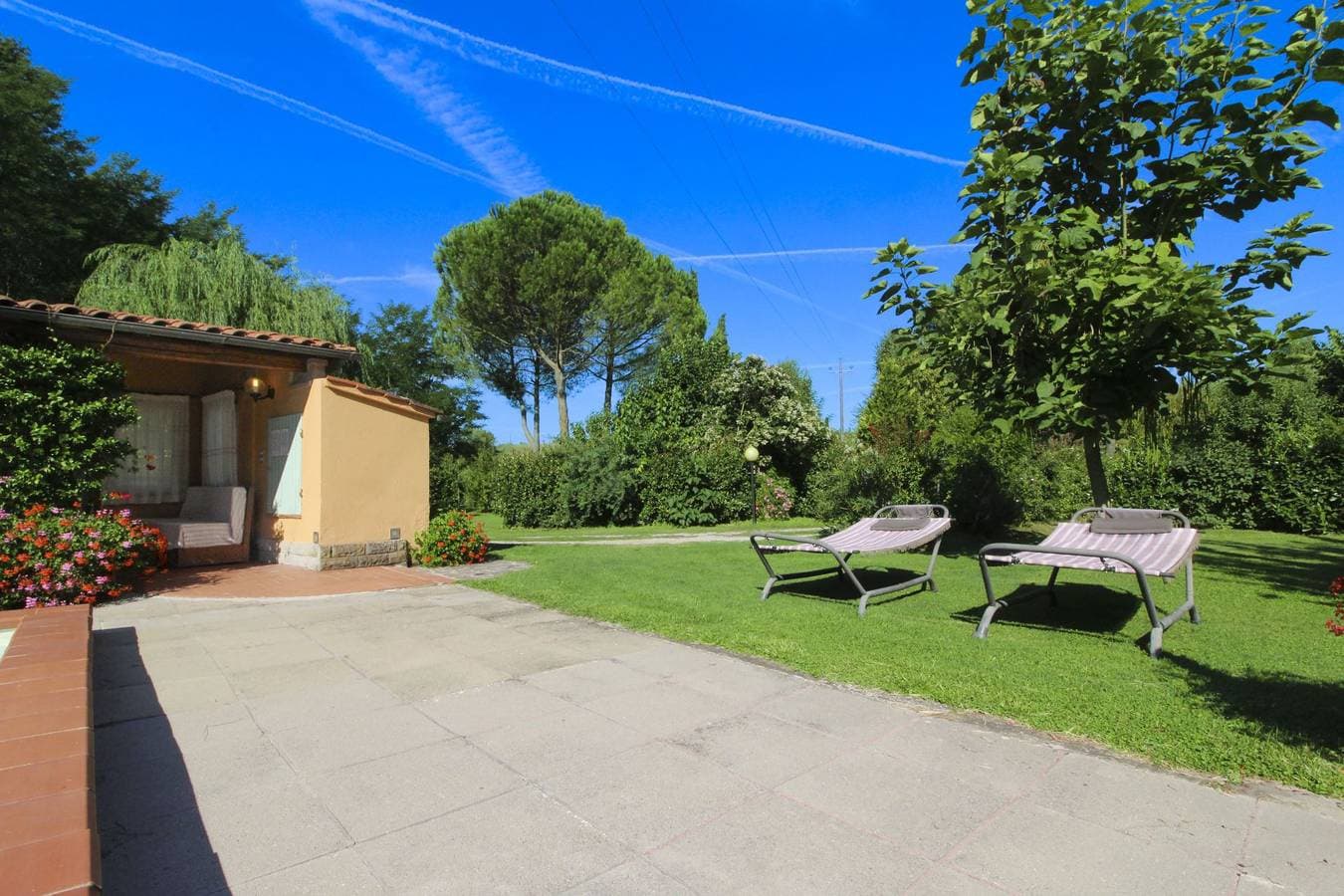 Foto 11 von 30: Villa für 3 Personen mit Pool