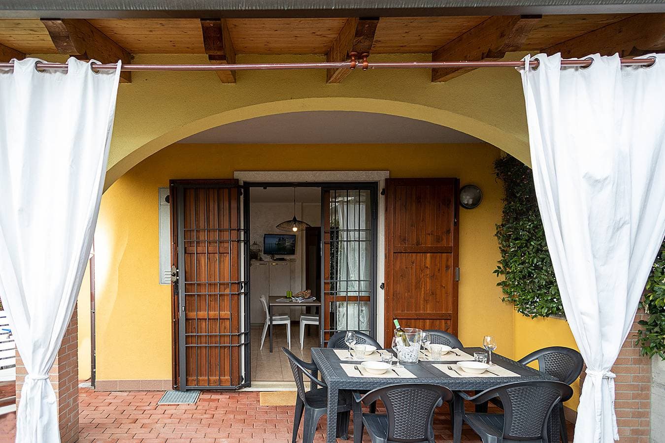 Foto 2 von 34: Regarda - L'Archetto Wohnung mit privat Garten, WLan, Pool