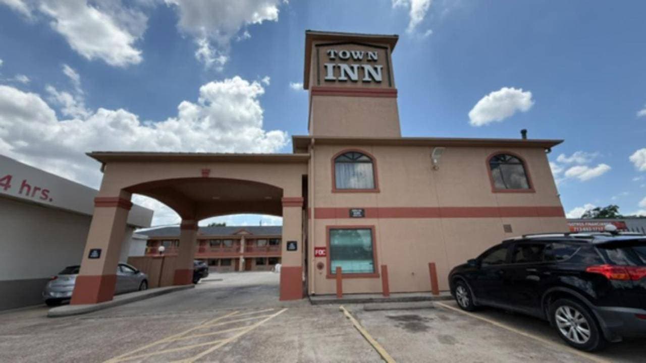 Town Inn 1