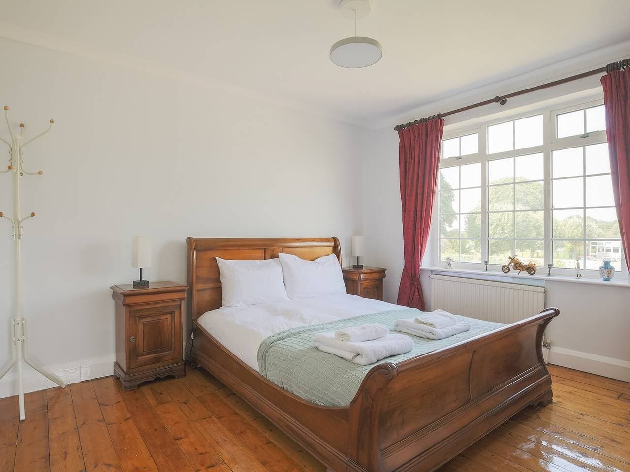 Foto 5 von 30: Charming Family Home in Windsor - Parking & Garden - Pass the Keys