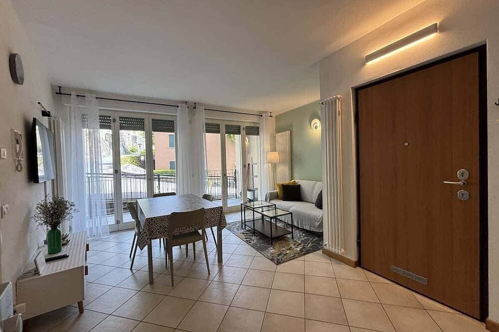 Foto 10 von 27: Lakefront Apartment w/ Pool & Balcony Sunrise by Larihome